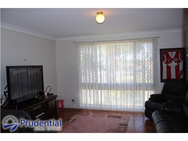 1/2 Falstaff Place, Rosemeadow NSW 2560