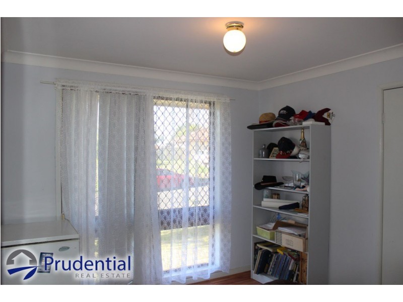 1/2 Falstaff Place, Rosemeadow NSW 2560