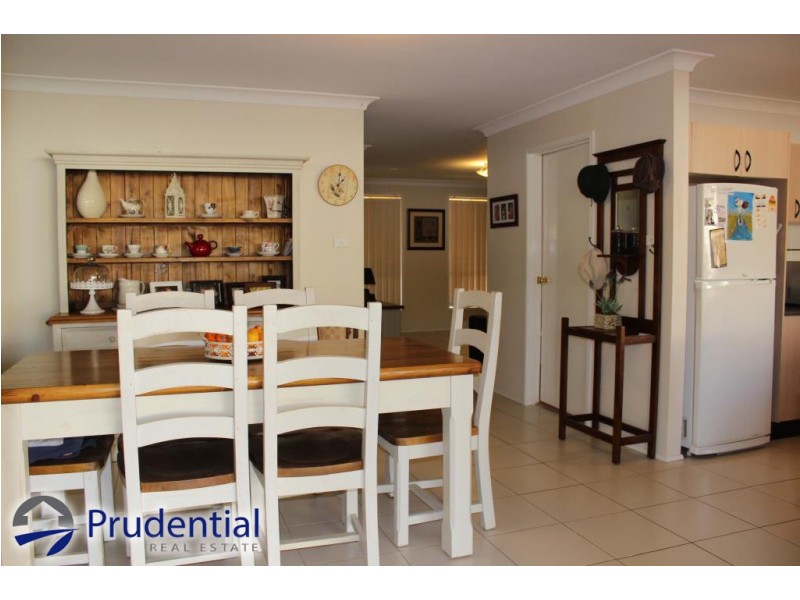 26B Fullerton Circuit, St Helens Park NSW 2560