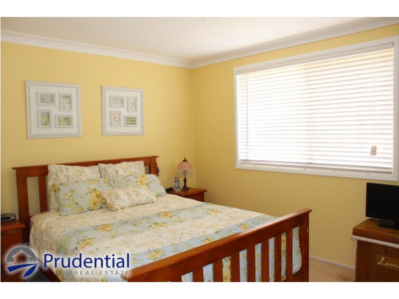 26B Fullerton Circuit, St Helens Park NSW 2560