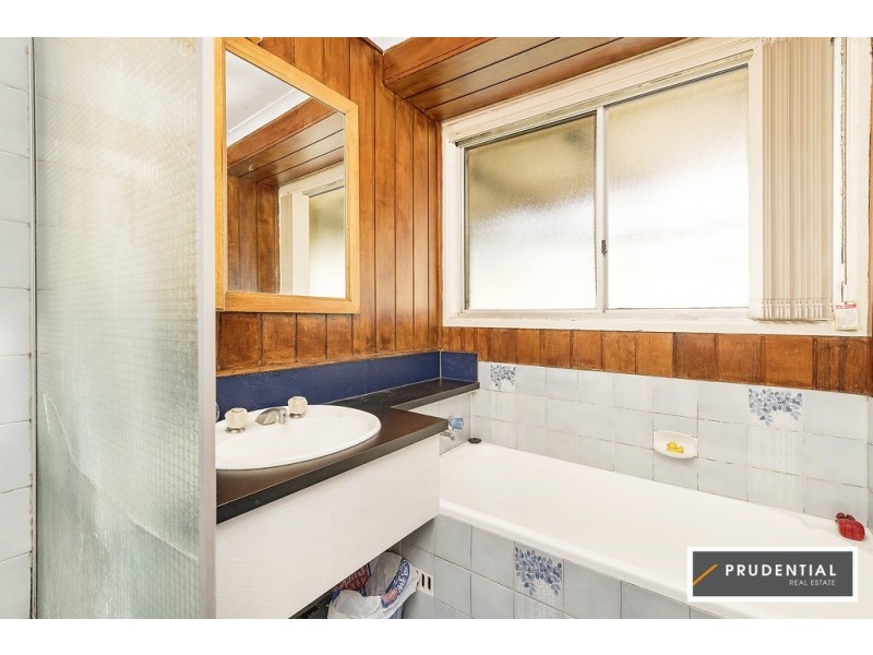 10 Crispsparkle Drive, Ambarvale NSW 2560