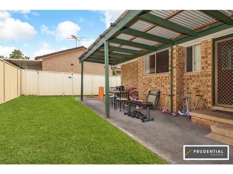 10 Crispsparkle Drive, Ambarvale NSW 2560