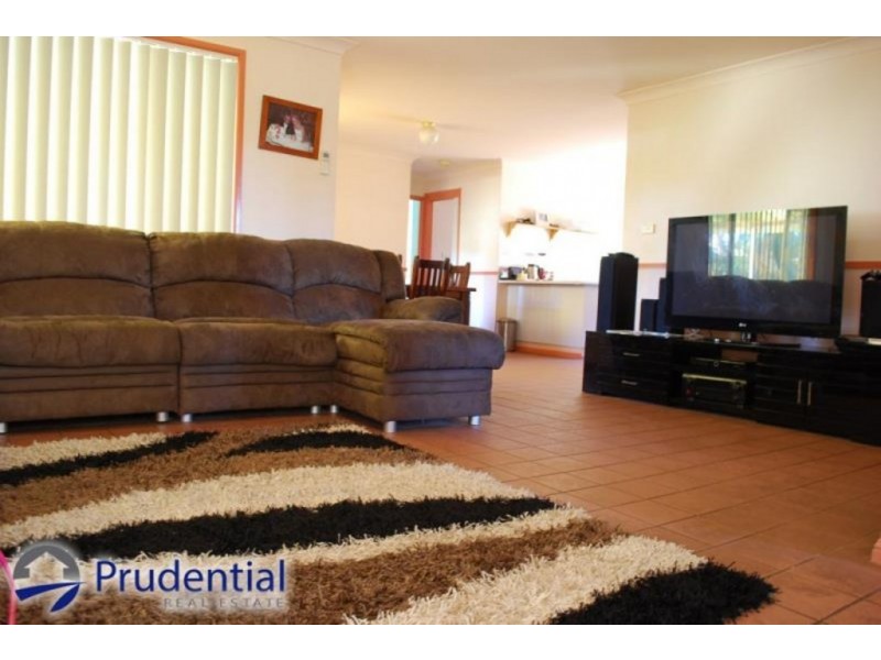 3 Woylie Place, St Helens Park NSW 2560