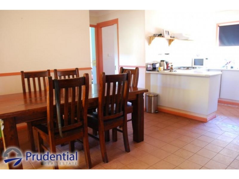 3 Woylie Place, St Helens Park NSW 2560