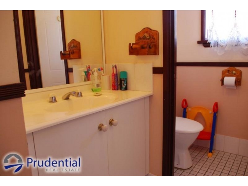 3 Woylie Place, St Helens Park NSW 2560