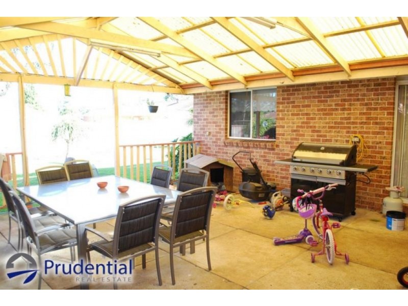 3 Woylie Place, St Helens Park NSW 2560