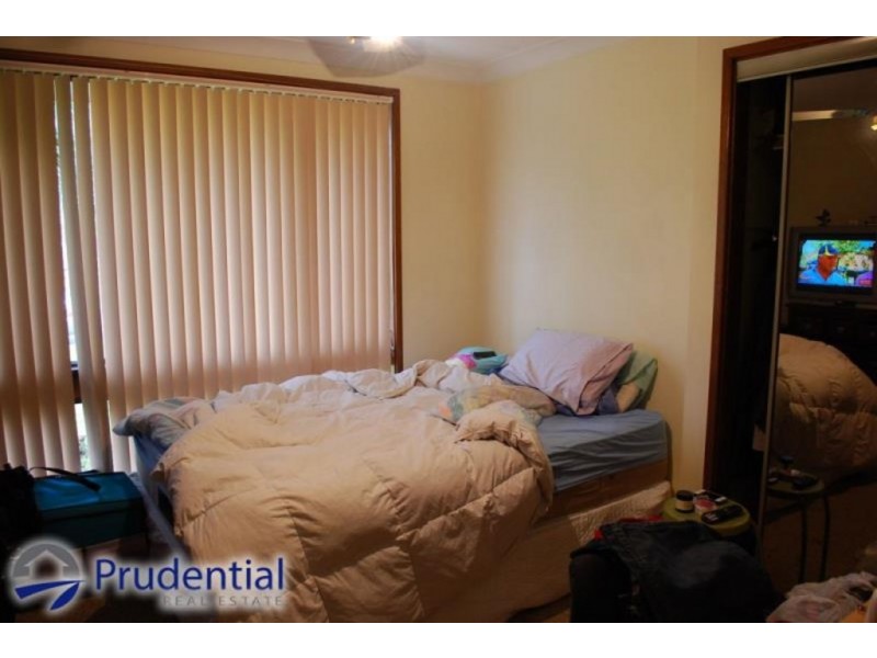 2 Griffiths Place, Eagle Vale NSW 2558