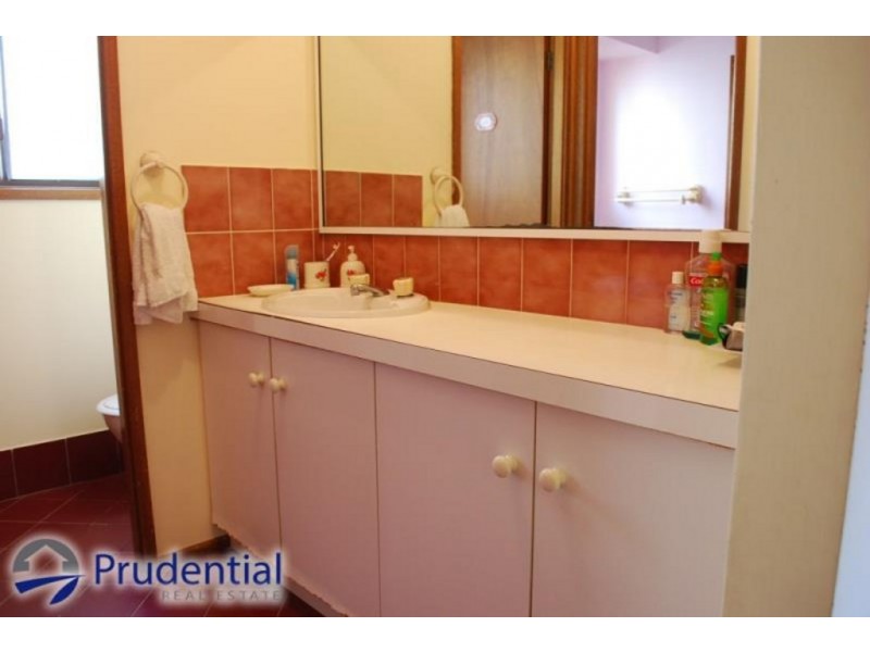 2 Griffiths Place, Eagle Vale NSW 2558