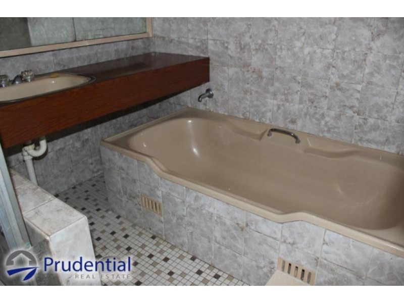 18 Brisbane Road, Campbelltown NSW 2560