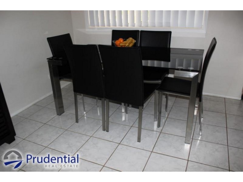 10 Dolomite Place, Eagle Vale NSW 2558