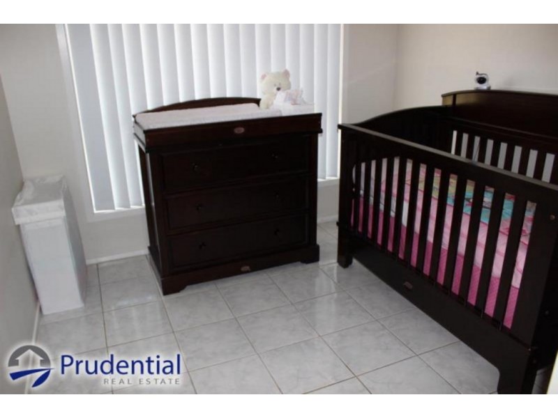 10 Dolomite Place, Eagle Vale NSW 2558