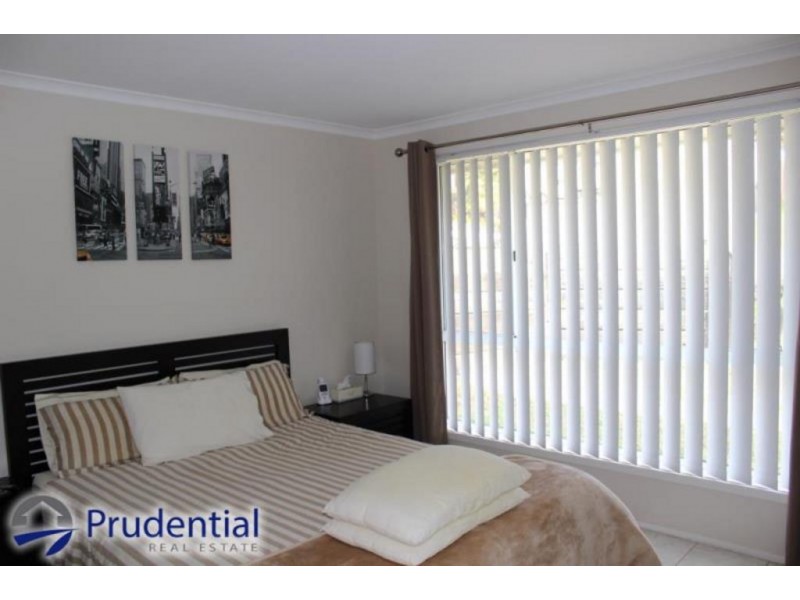 10 Dolomite Place, Eagle Vale NSW 2558