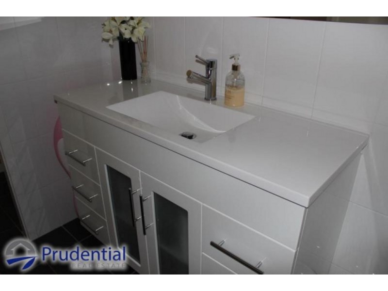 10 Dolomite Place, Eagle Vale NSW 2558