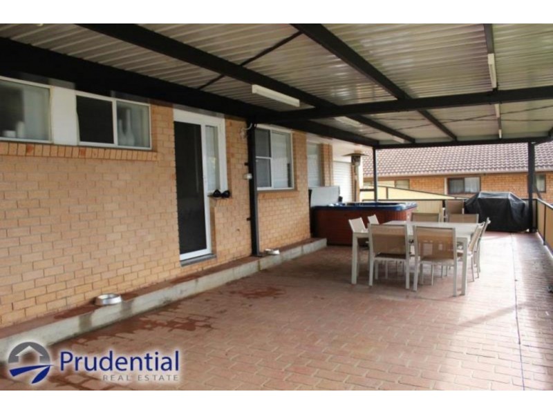 10 Dolomite Place, Eagle Vale NSW 2558