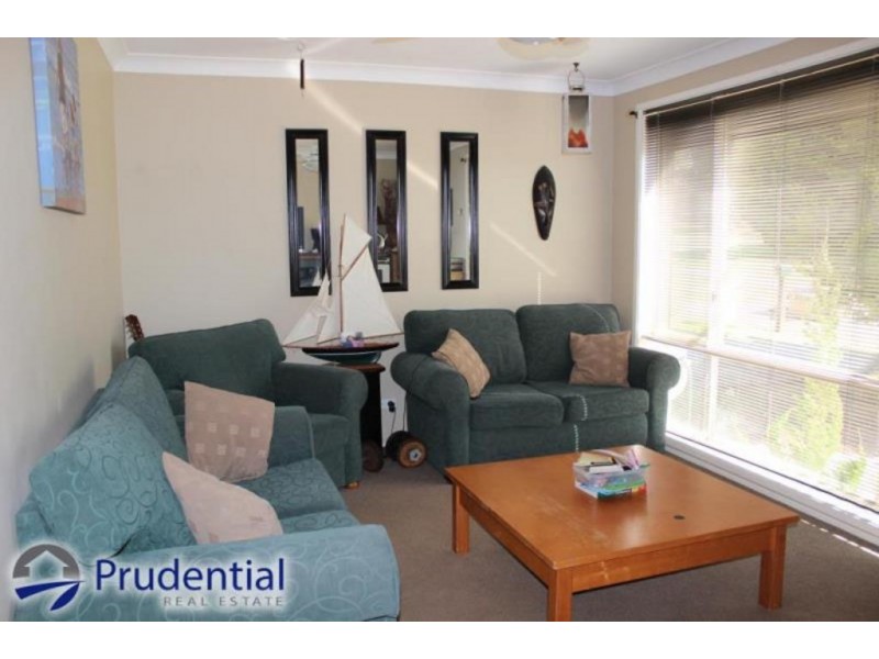 17 Holman Place, St Helens Park NSW 2560