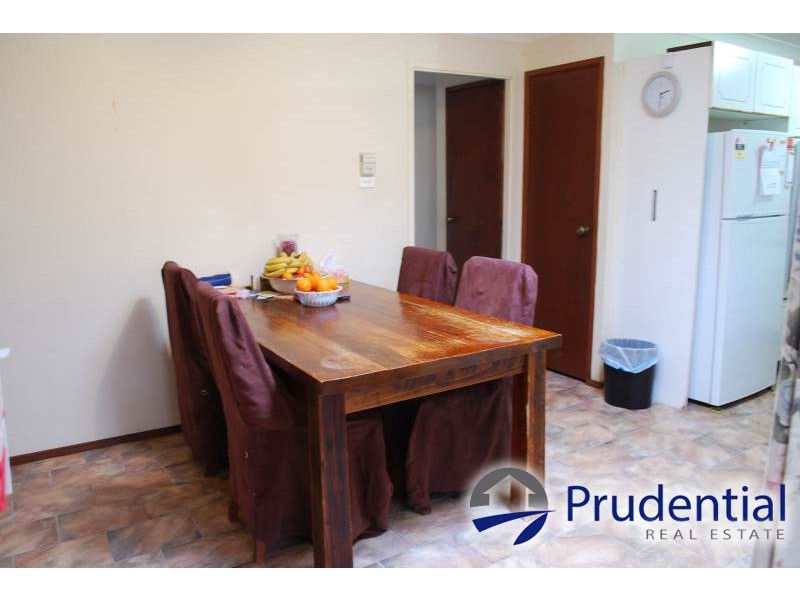 10 Hewitt Place, Minto NSW 2566