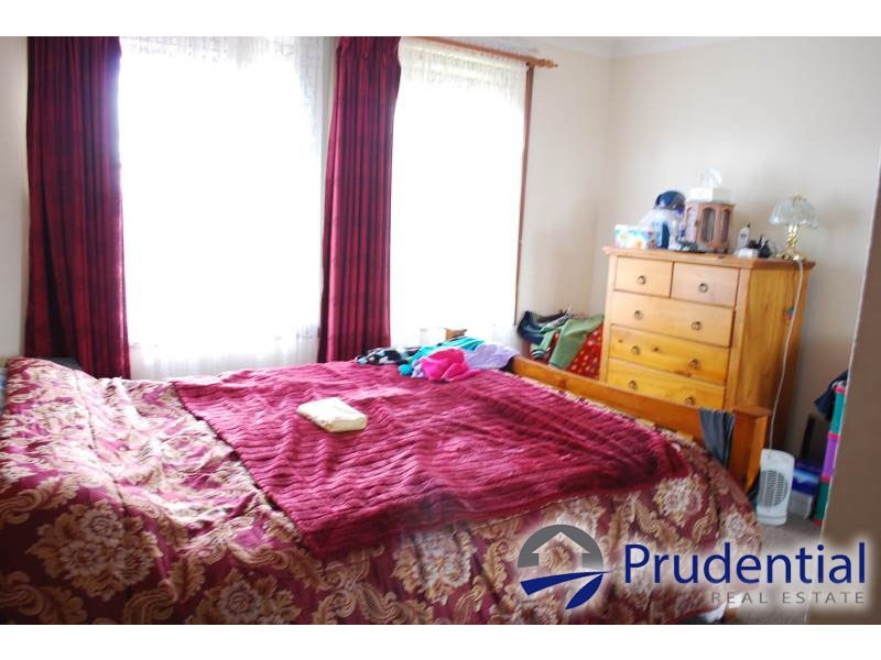 10 Hewitt Place, Minto NSW 2566