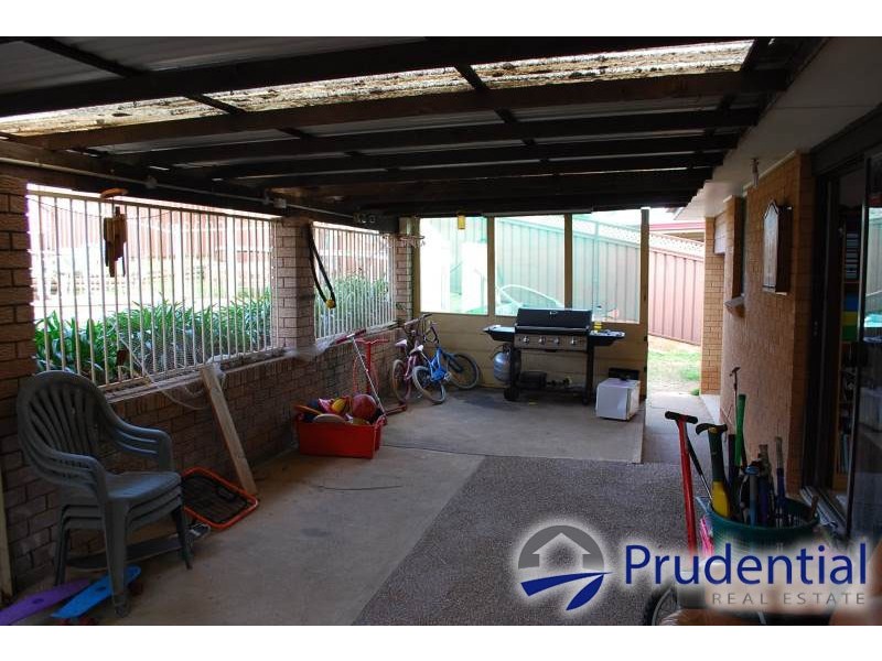 10 Hewitt Place, Minto NSW 2566