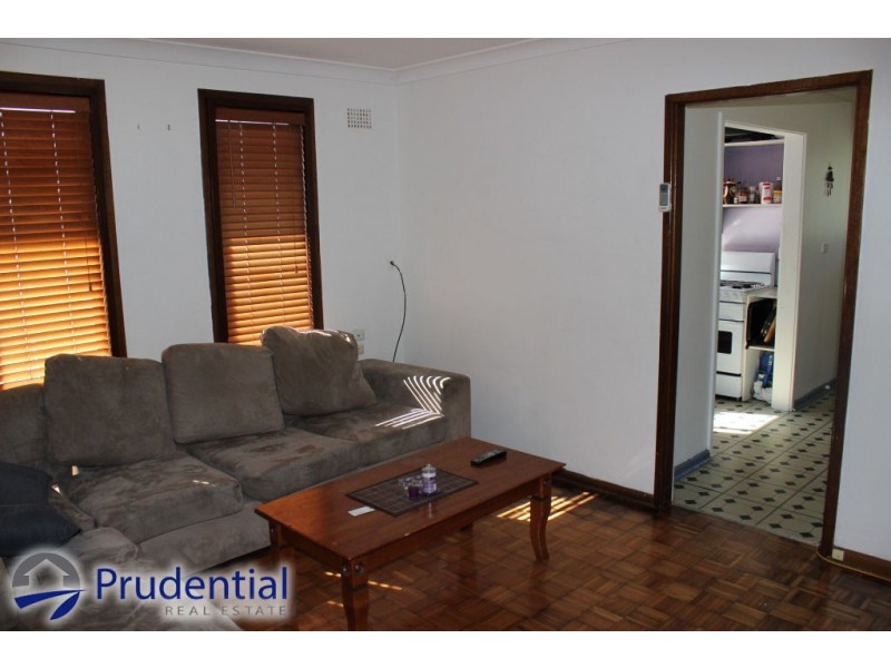 90 Carrington Circuit, Leumeah NSW 2560