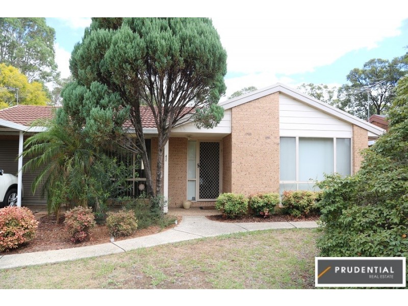 42 Mackillop Crescent, St Helens Park NSW 2560