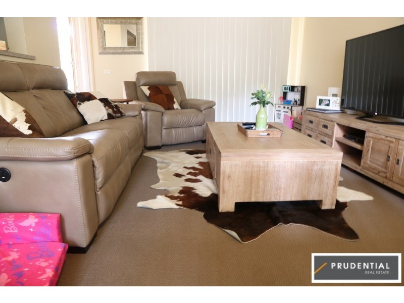 42 Mackillop Crescent, St Helens Park NSW 2560