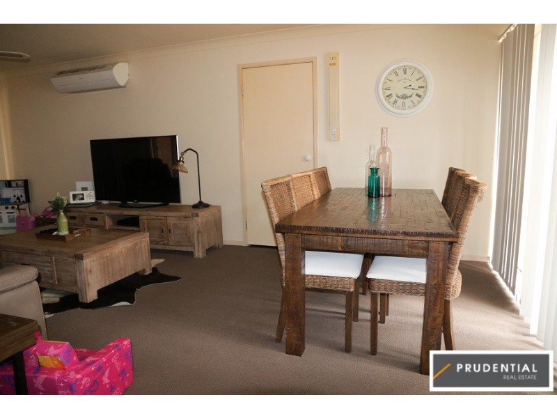 42 Mackillop Crescent, St Helens Park NSW 2560