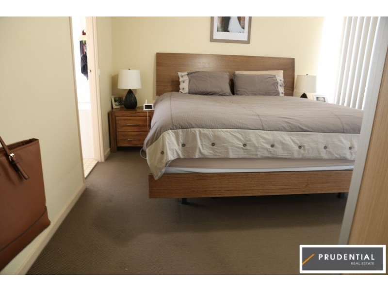 42 Mackillop Crescent, St Helens Park NSW 2560