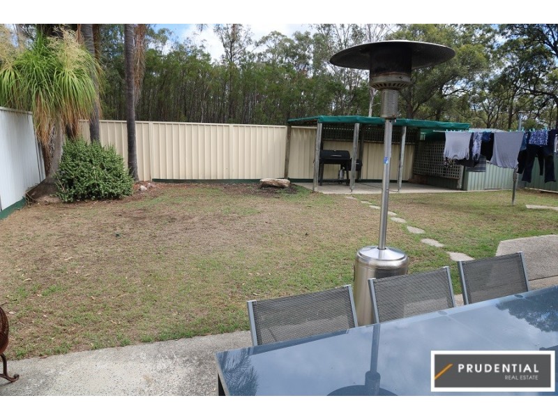 42 Mackillop Crescent, St Helens Park NSW 2560