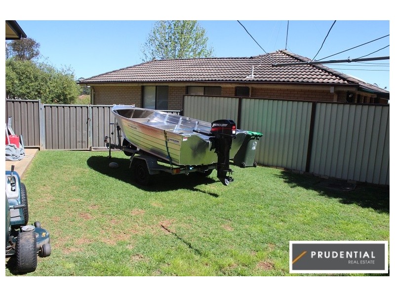 15 Knight Place, Minto NSW 2566