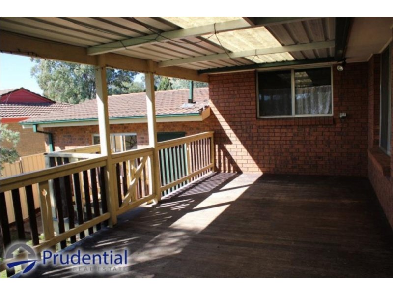 8 Sauternes Place, Eschol Park NSW 2558