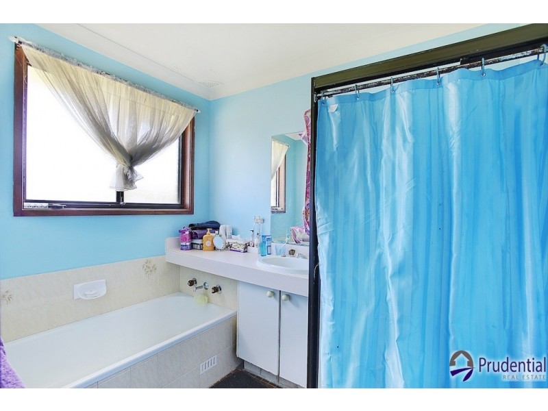 15B Lorenzo Crescent, Rosemeadow NSW 2560
