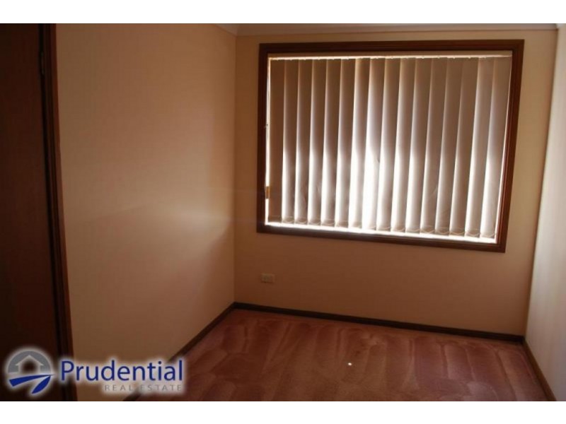 7 Karrabul Road, St Helens Park NSW 2560