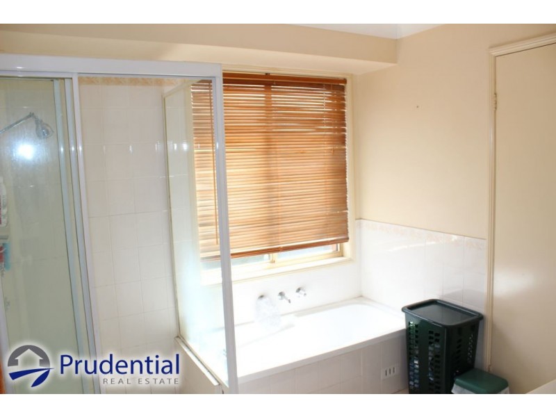 121 Parkholme Circuit, Englorie Park NSW 2560