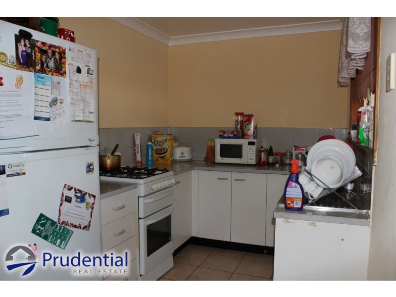 13 Juliet Close, Rosemeadow NSW 2560