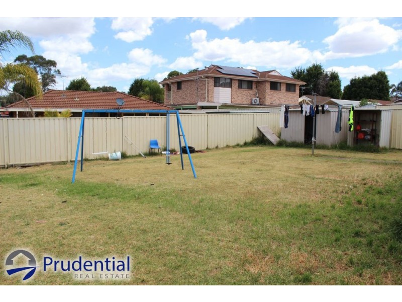 13 Juliet Close, Rosemeadow NSW 2560