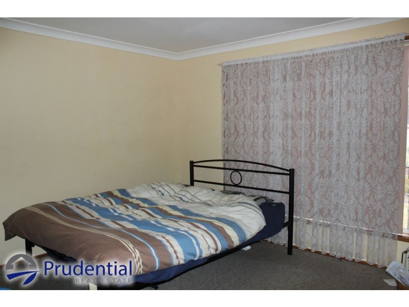 13 Juliet Close, Rosemeadow NSW 2560