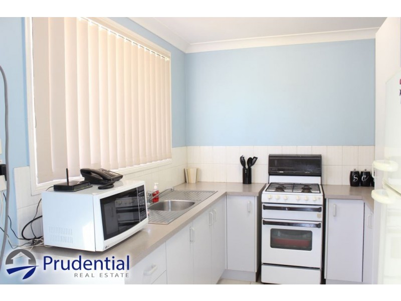 28 Carbasse Crescent, St Helens Park NSW 2560