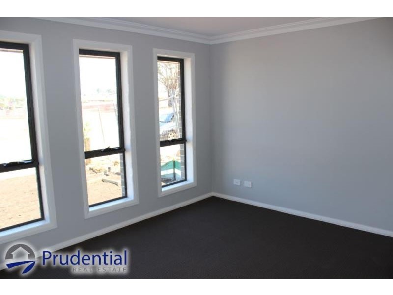 8 Lewis Street, Spring Farm NSW 2570