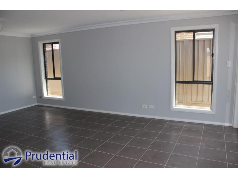 8 Lewis Street, Spring Farm NSW 2570