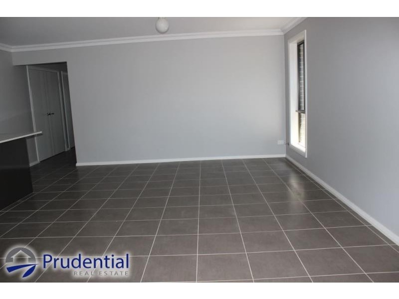 8 Lewis Street, Spring Farm NSW 2570