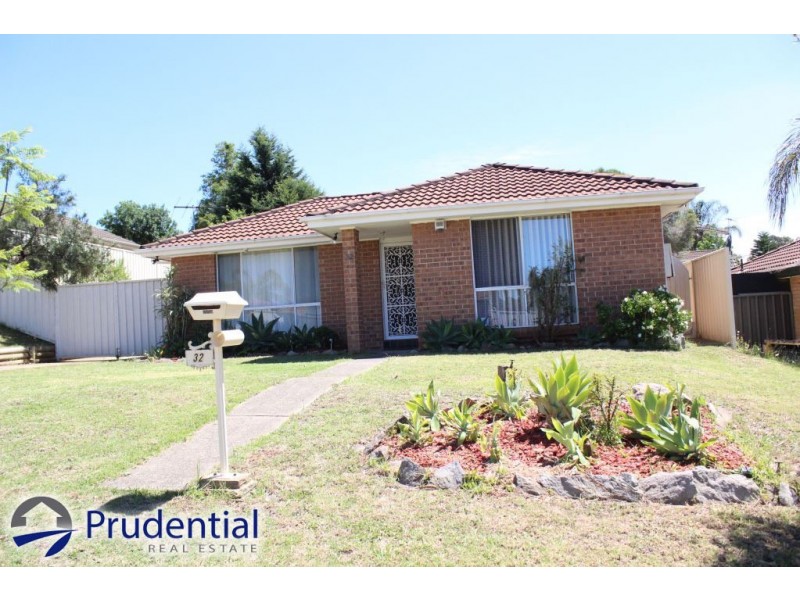 32 Romeo Crescent, Rosemeadow NSW 2560
