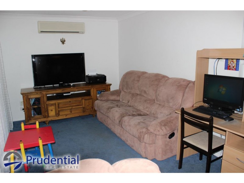 32 Romeo Crescent, Rosemeadow NSW 2560