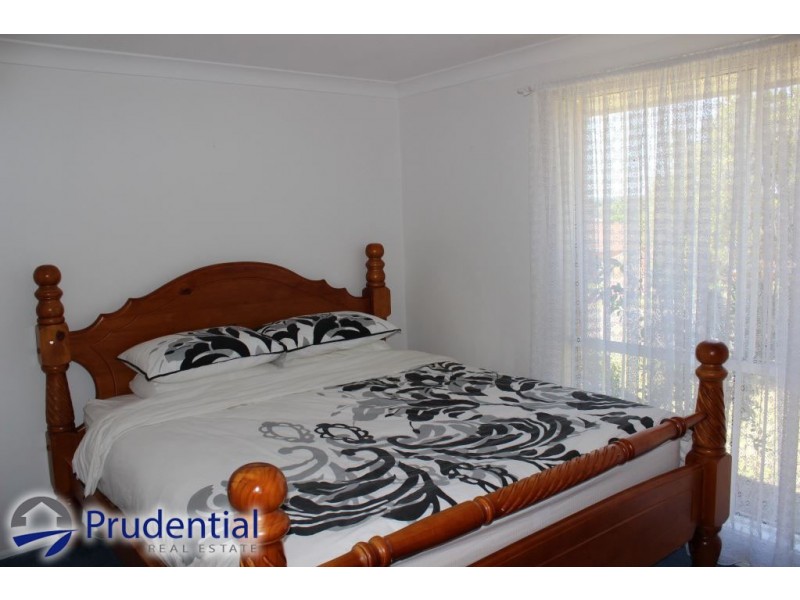 32 Romeo Crescent, Rosemeadow NSW 2560