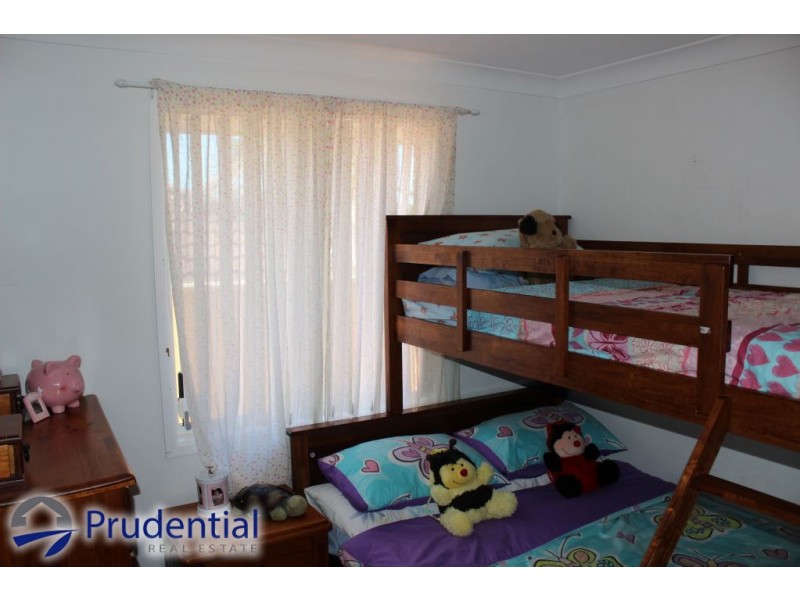 32 Romeo Crescent, Rosemeadow NSW 2560