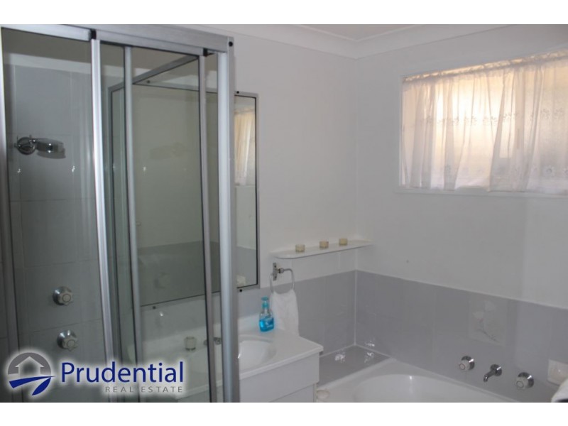 32 Romeo Crescent, Rosemeadow NSW 2560