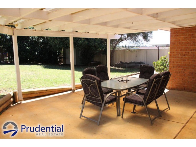 32 Romeo Crescent, Rosemeadow NSW 2560