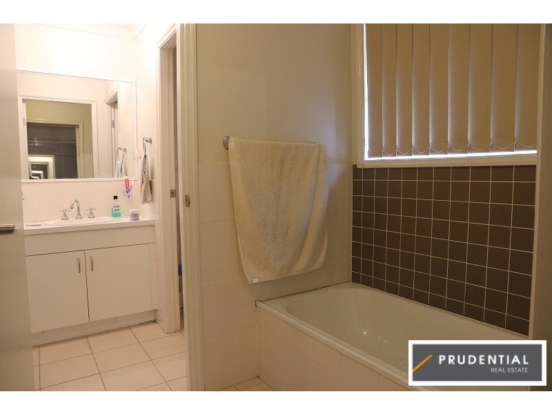 2/17 Wyangala Crescent, Leumeah NSW 2560