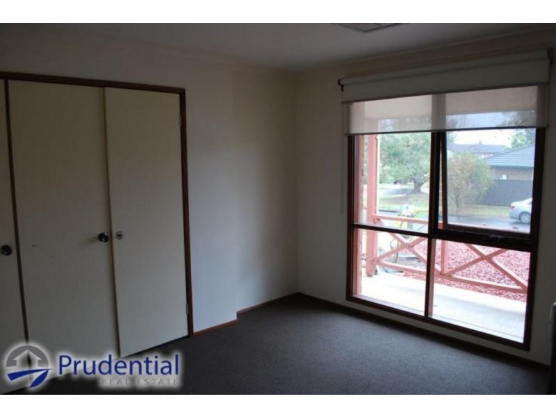 4 Seyton Place, Rosemeadow NSW 2560