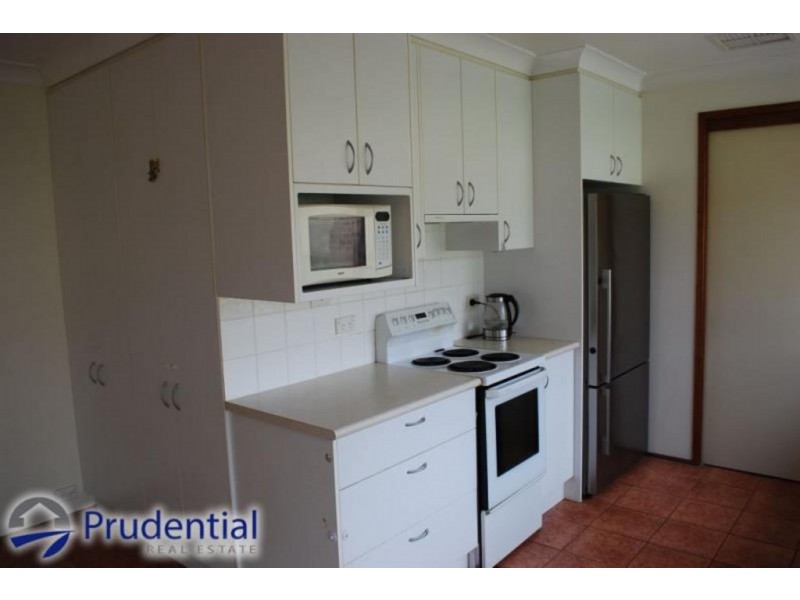 4 Seyton Place, Rosemeadow NSW 2560