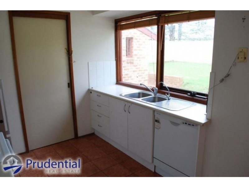 4 Seyton Place, Rosemeadow NSW 2560